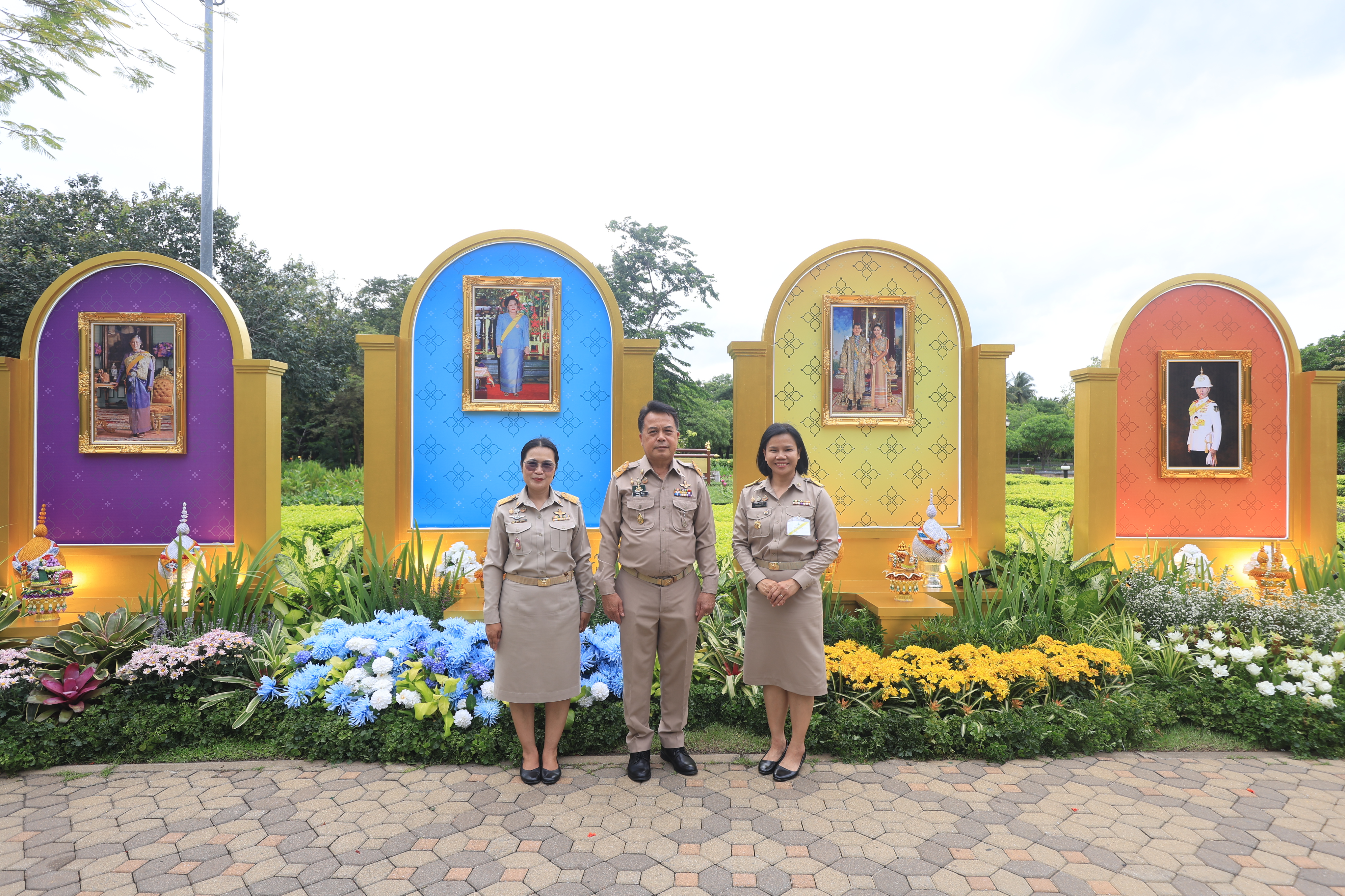 title - สำนักงานการปฏิรูปที่ดินเพื่อเกษตรกรรม ร่วมเฝ้าฯ รับเสด็จ สมเด็จพระกนิษฐาธิราชเจ้า กรมสมเด็จพระเทพรัตนราชสุดา ฯ สยามบรมราชกุมารี เสด็จพระราชดำเนินไปทรงเปิดงาน “สีสรรพรรณไม้ เทิดไท้บรมราชินีนาถ”